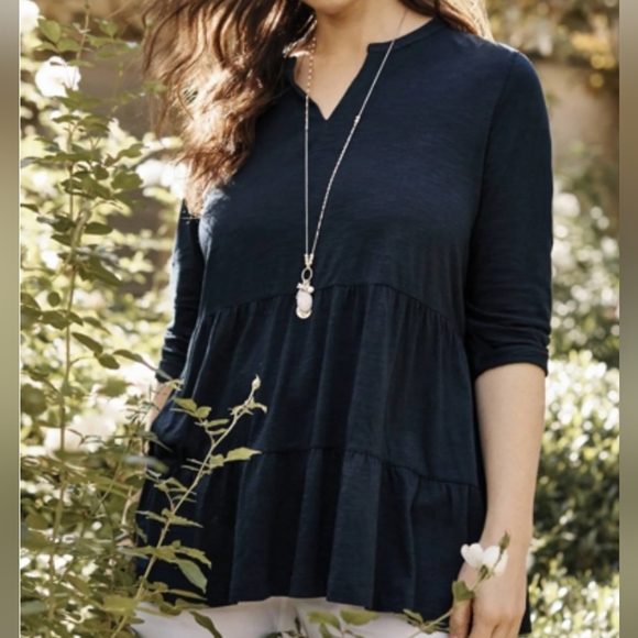J. Jill Tops - J JILL tiered knit tunic v neck Navy women's Large